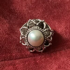 Sterling Silver and Pearl Ring…
